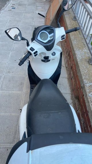 Moto SYM Symphony ST 125cc Blanca