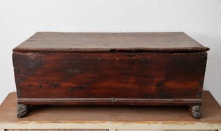 Baúl antiguo madera maciza con encanto rústico