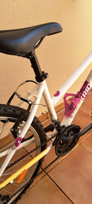 Bicicleta de mujer Rockrider Blanca y rosa.