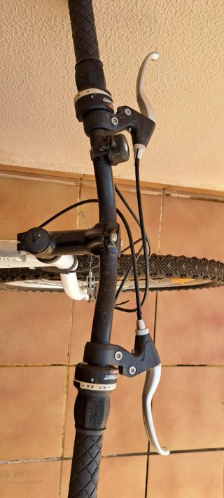 Bicicleta de mujer Rockrider Blanca y rosa.