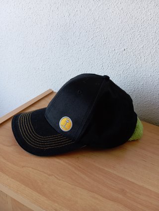 GORRA BEISBOL CON LA LETRA “I”, NUEVA NEGRA/AMARIL