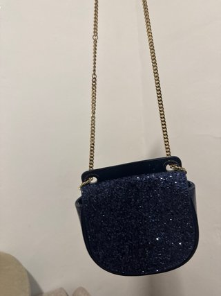 Bolso Patrizia Pepe azul con cadena dorada