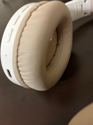 Cascos Inalambricos Over Ear Beige y Morado