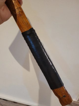 Hacha vikinga hecha a mano personalizada