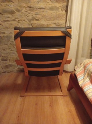 Sillón de cuero y madera