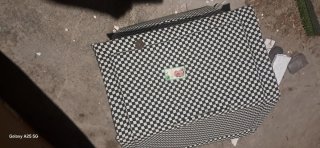 Casa para perro con diseño de cuadros