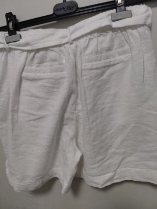 Pantalón corto blanco T.42 con cinturón