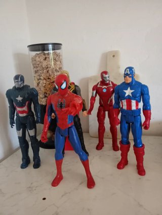 Lotto action figure Marvel: Spiderman, Thor, Iron