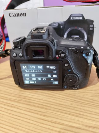 Canon EOS 80D + 3 objetivos + Bolsa + kit limpieza