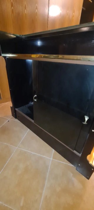 Mueble Bar Negro y Dorado con Cristal