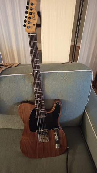 Guitarra Luthier Cuerpo Madera + Amplificador Mars