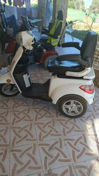 Scooter  está nueva tiene 1 semana de uso