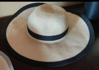 Paloma sombrero de paja