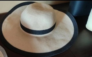 Paloma sombrero de paja