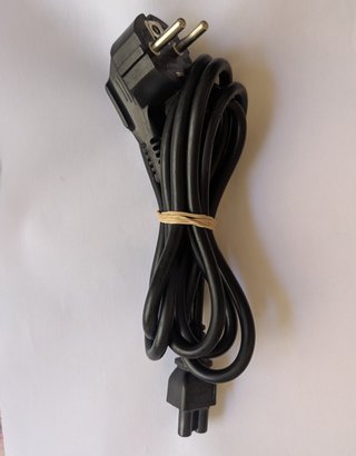 Adaptador de corriente original Delta Electronics.