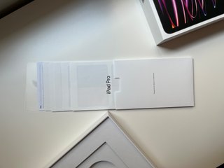 ¡COMO NUEVO! Caja iPad Pro 2022 + Bolsa + Papeles