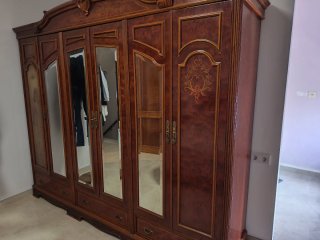 Armario de madera maciza con 5 puertas