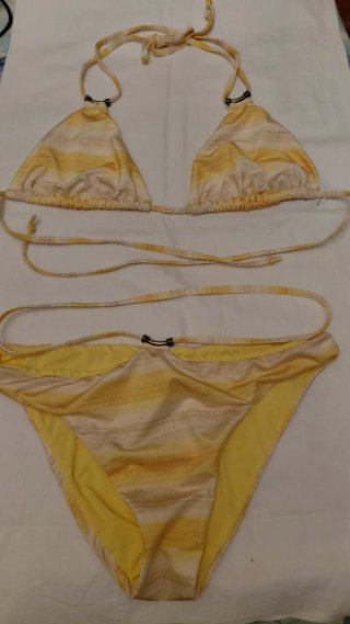 Bikini Women'secret amarillo y beige. Un solo uso