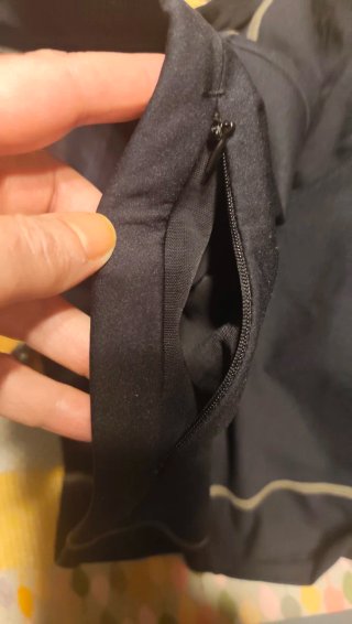 Fabletics Pantalones deportivos negros con costura