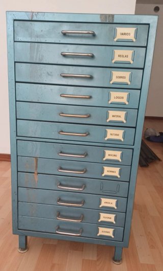 Archivador vintage metálico