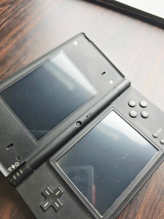 Nintendo DSI Nera + Caricatore (Senza stilo)