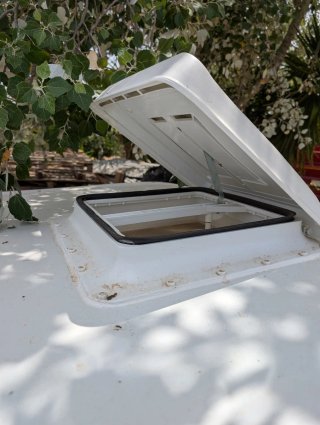 Mini caravana blanca