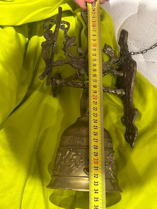 Campana antigua de bronce