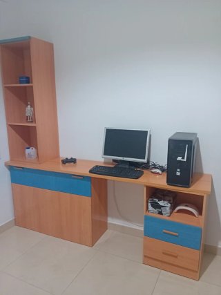 Scrivania e comodino