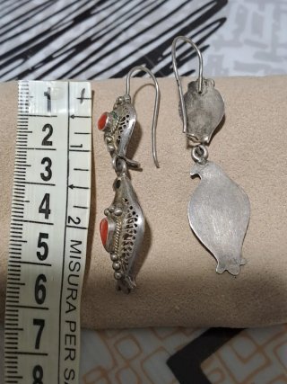 Orecchini vintage dtile berbero con corallo