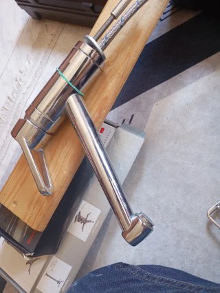 Grifo de cocina plateado