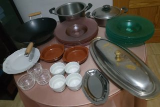 Lote menaje cocina: sopera, ollas, sartenes
