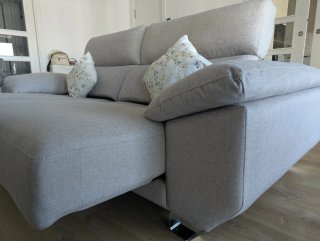 Sofá gris 4 plazas extensible