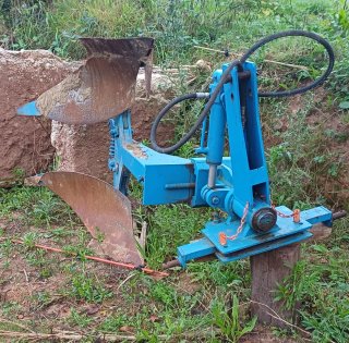 Se vende  o cambia arado hidráulico
