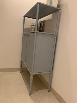 Mueble azul grisáceo