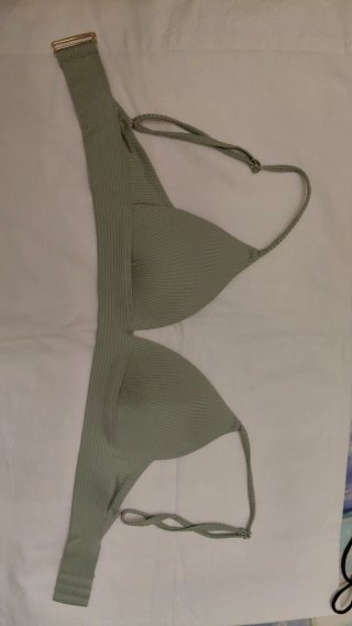 Top bikini verde oliva acanalado