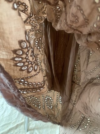 Vestito lungo beige con pizzo sangallo