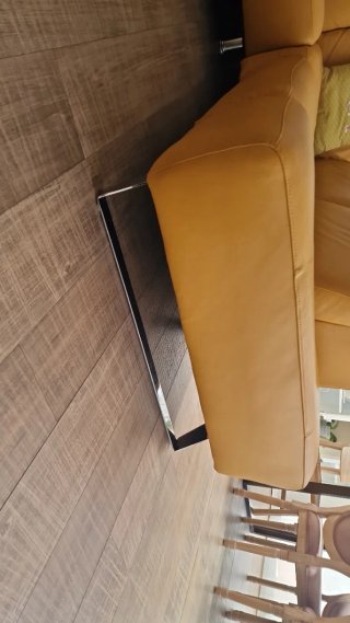 Sofá modular de piel color mostaza