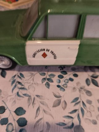 Coche antiguo verde