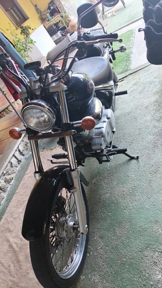 Suzuki Cruiser Negra Manual
