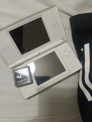 Nintendo DS Lite Blanca + Cargador