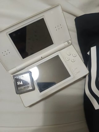 Nintendo DS Lite Blanca + Cargador