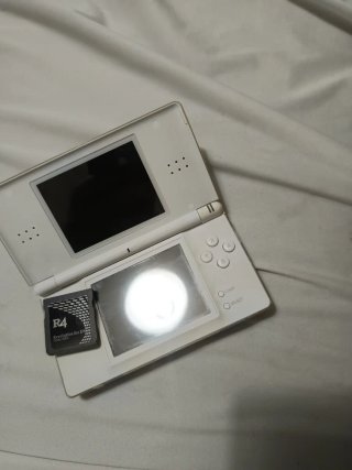 Nintendo DS Lite Blanca + Cargador