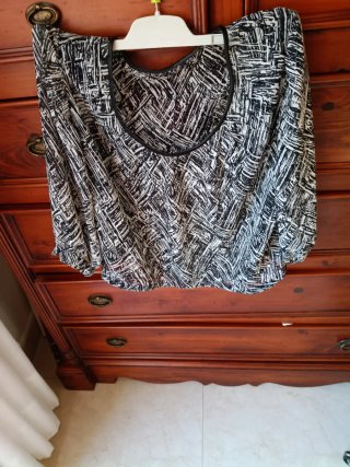 Blusa estampada blanco y negro