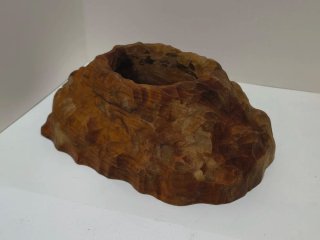 Posacenere in legno a forma di vulcano