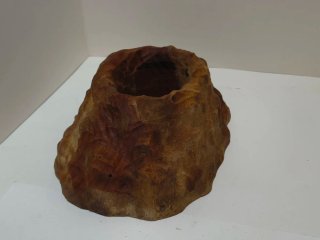Posacenere in legno a forma di vulcano