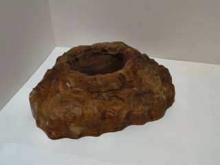 Posacenere in legno a forma di vulcano