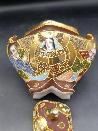 Bruciatore di incenso in porcellana giapponese