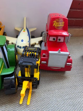 Lote de 10 coches de juguete para niños.