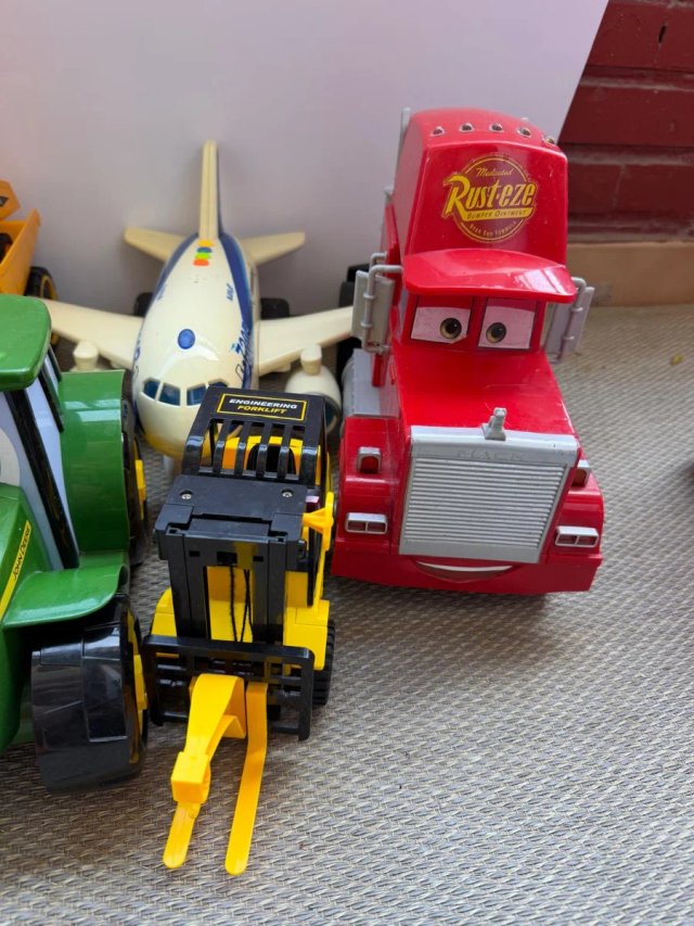 Lote de 10 coches de juguete para niños.