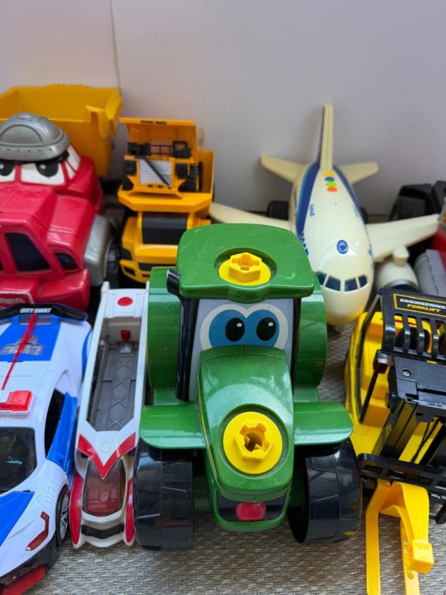Lote de 10 coches de juguete para niños.